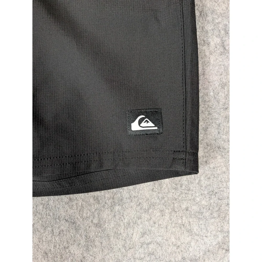 Quiksilver Mens Board Shorts Black Surf Swim Trunks Size Small 30